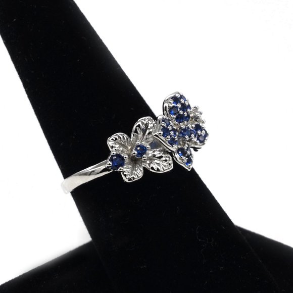 Ring with beautiful blue crystals. - Picture 5 of 6